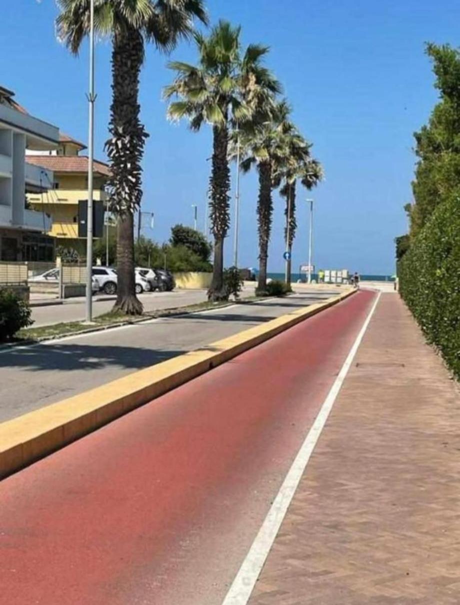 Ferienwohnung Ad Un Passo Dal Mare Porto SantʼElpidio Exterior foto